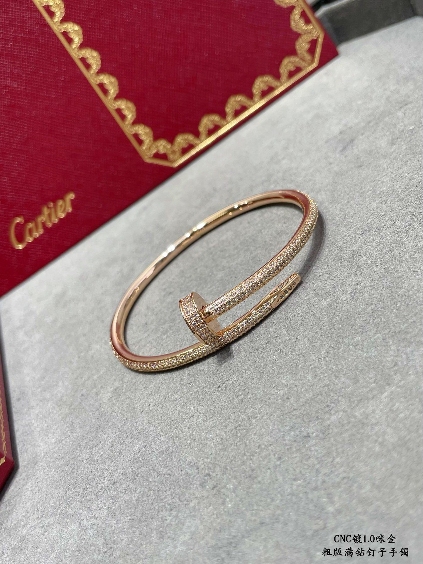 ca*t*er thick Di*m*nd nail bracelet