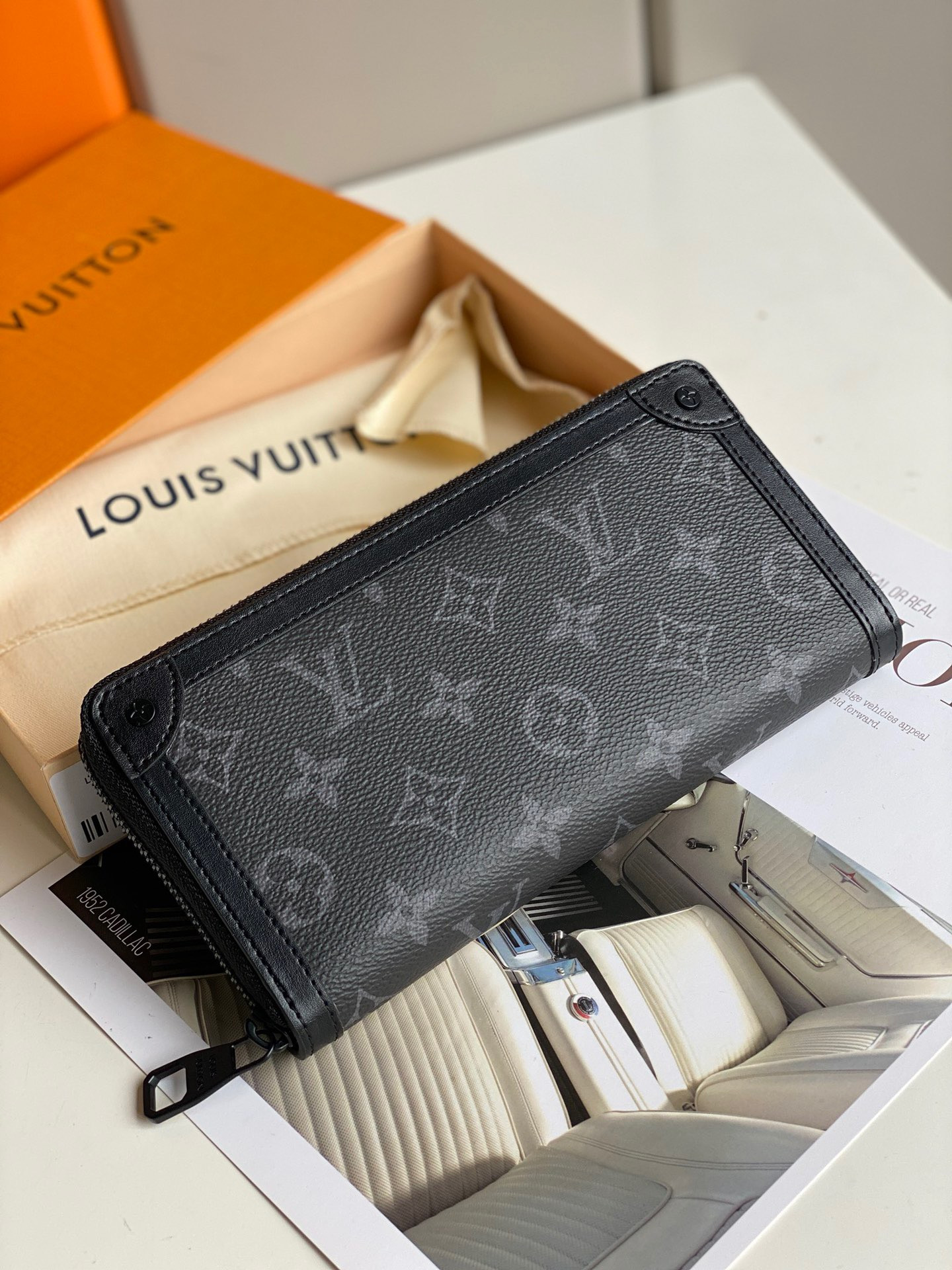 LV ZIPPY WALLET TRUNK M80558
