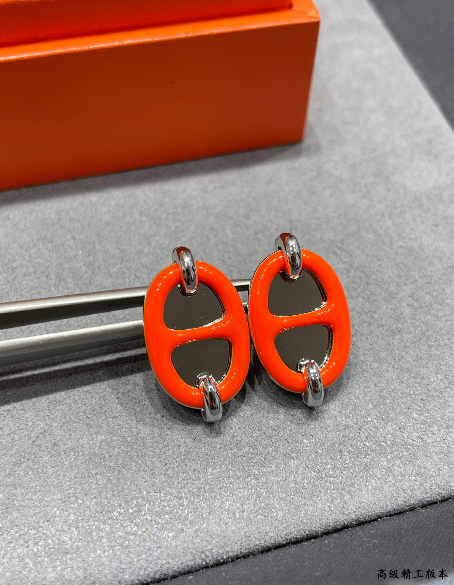 H**mes mini maillon earrings