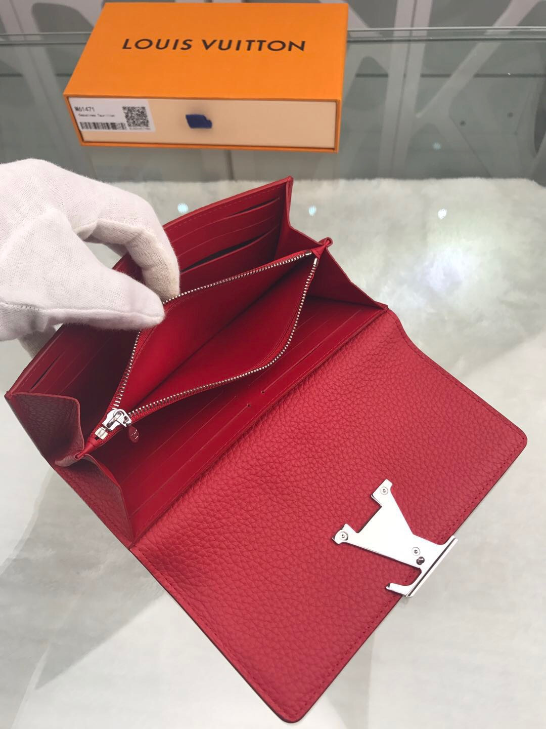 LV CAPUCINES Wallet M63738