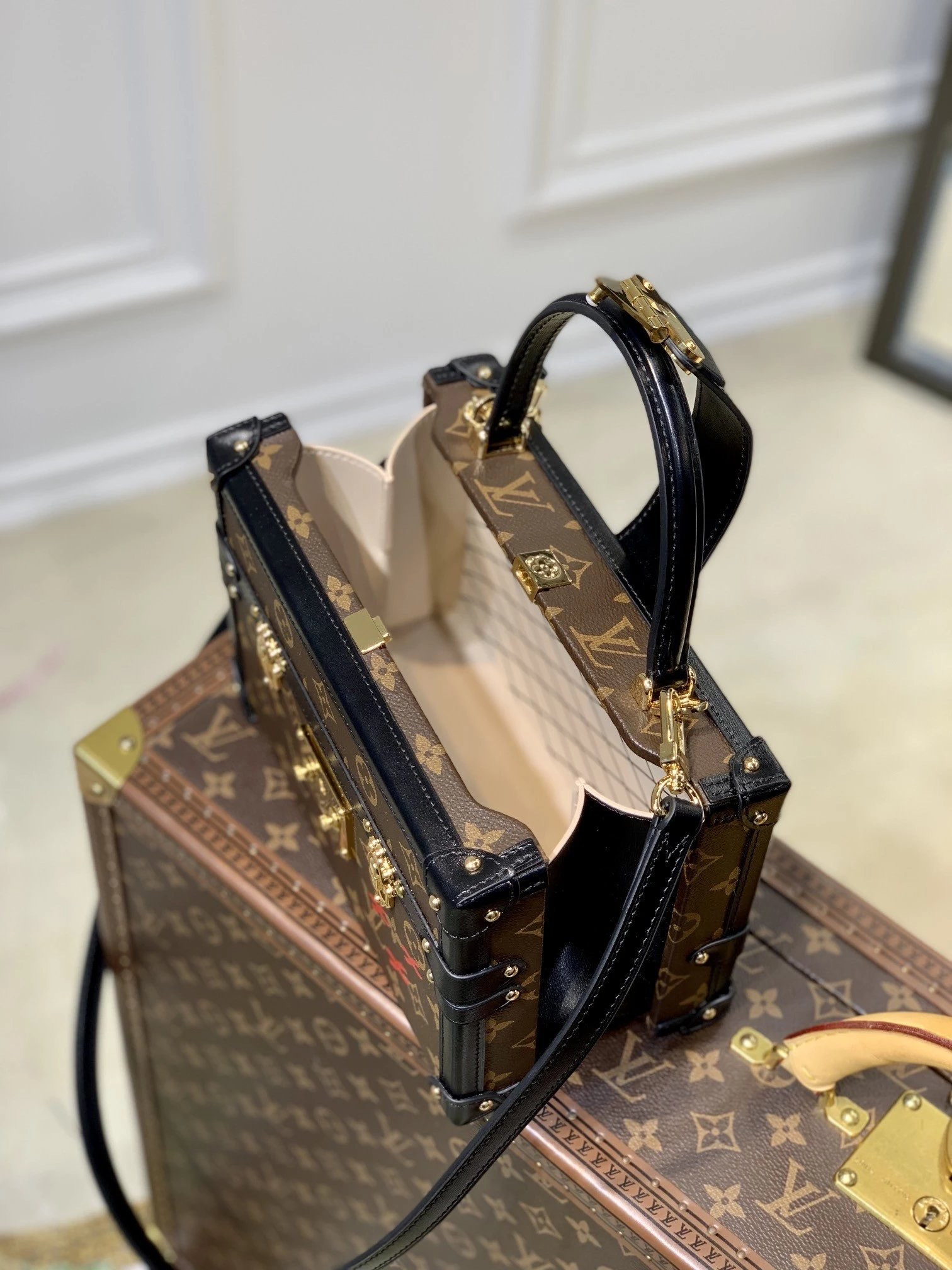 LV PETITE MALLE V M46309