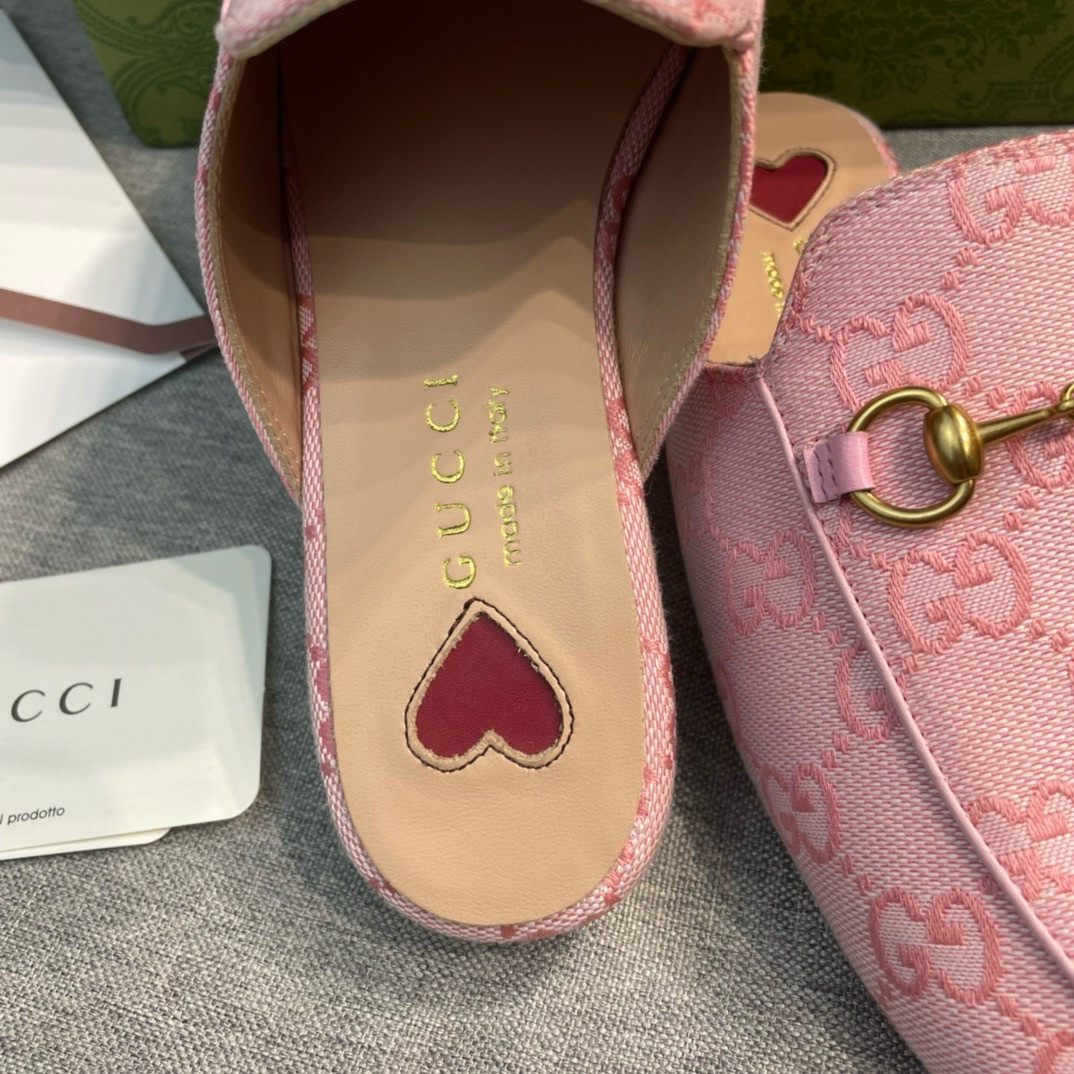 ua G*u*i princetown slipper