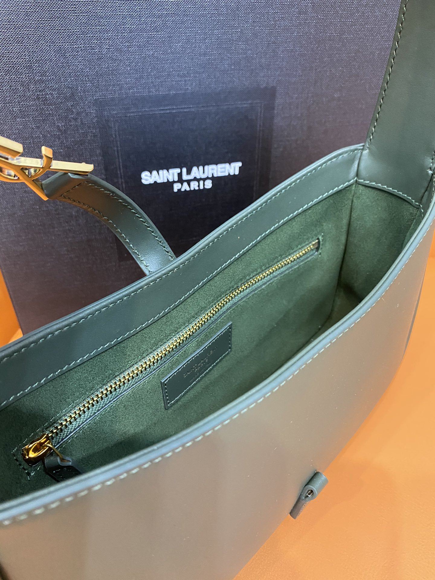 Y*L le 5 À 7 in smooth leather vert fonce 23 x 16 x 6.5 cm