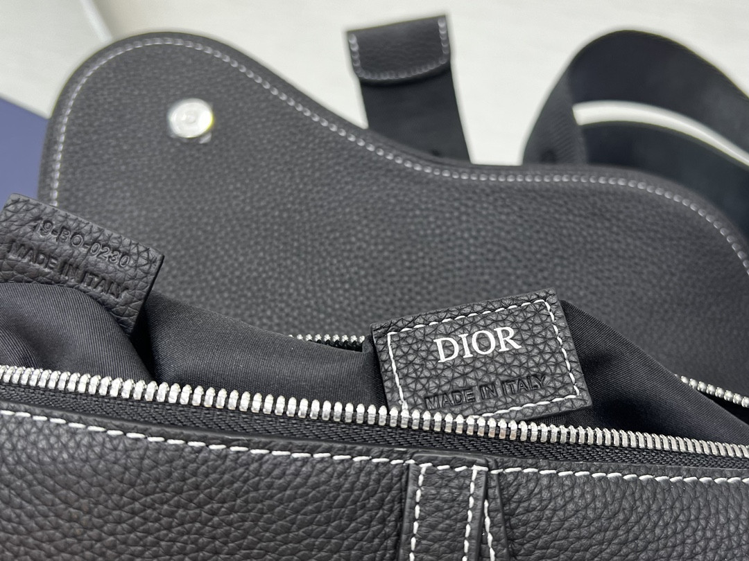 D*or saddle bag black grained calfskin 26 x 19 x 4.5 cm