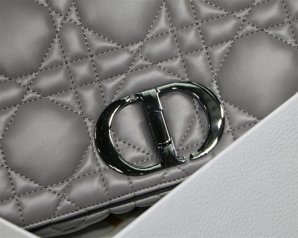 large d*or caro bag stone gray S*pple cannage calfskin with silver hardware 29 x 18 x 10 cm