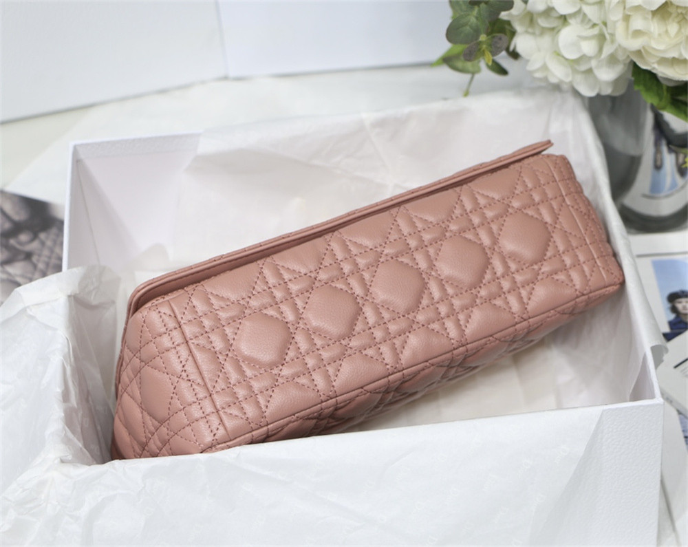 large d*or caro bag pink S*pple cannage calfskin 29 x 18 x 10 cm