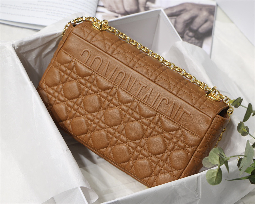 medium d*or caro bag caramel S*pple cannage calfskin 25.5 x 15.5 x 8 cm