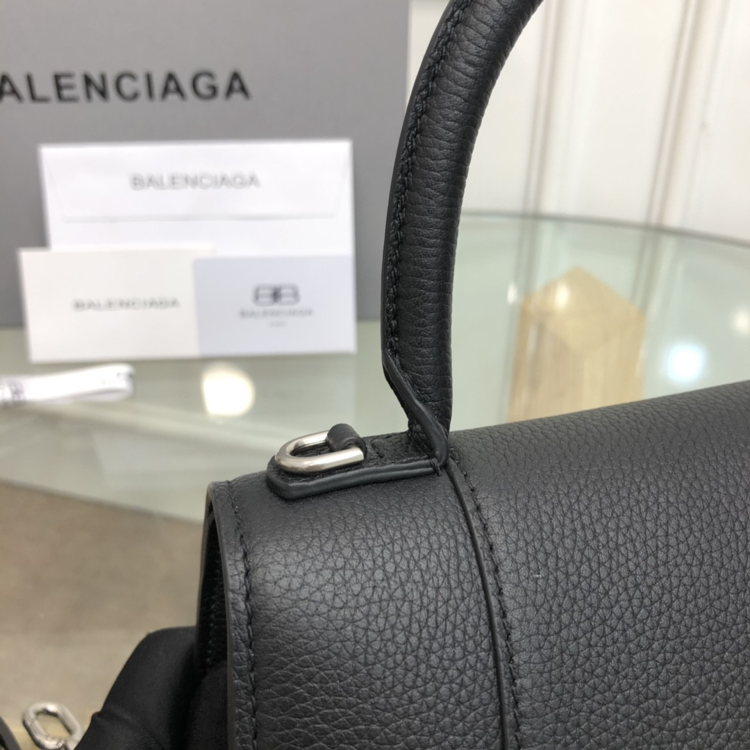 Ba*len*cia*ga women