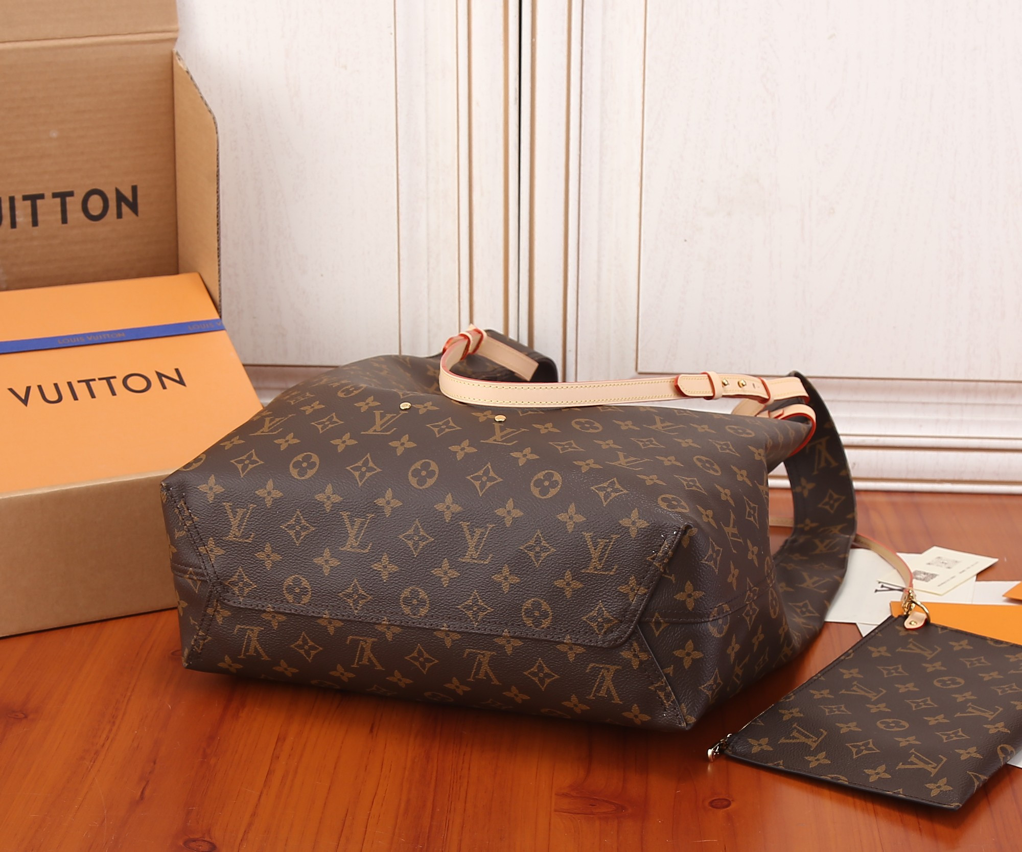 LV Atlantis GM M46817 34 x 34 x 13.5cm