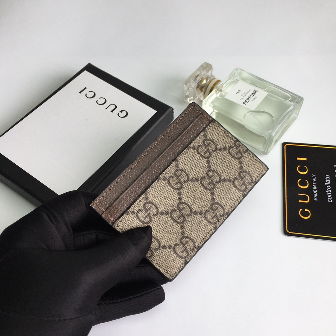 G*u*i gg  card case wallet