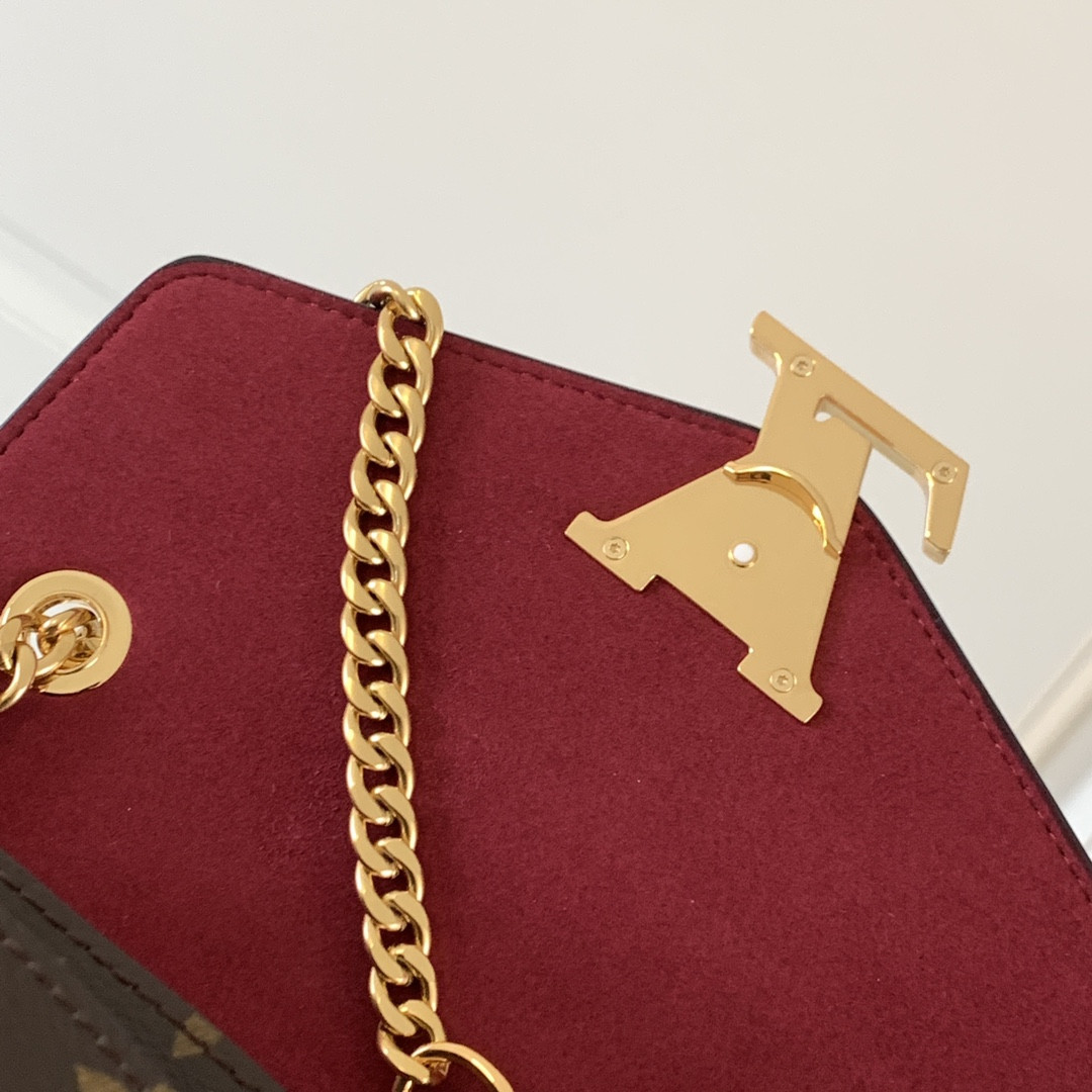 LV Chain Bag M45592 23×17×9cm
