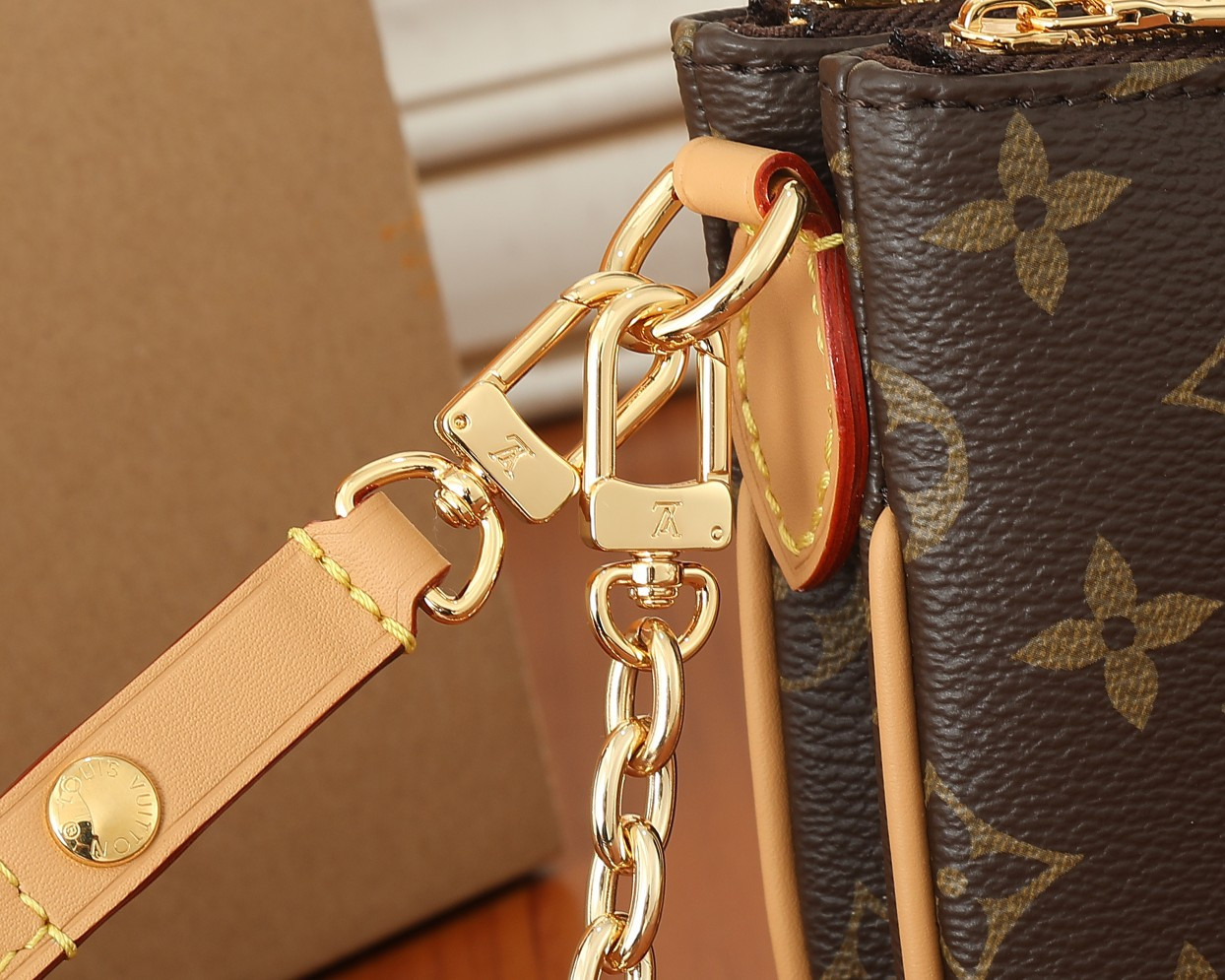 LV Liv Pochette M83008 9.6 x 5.3 x 2.6 inches
