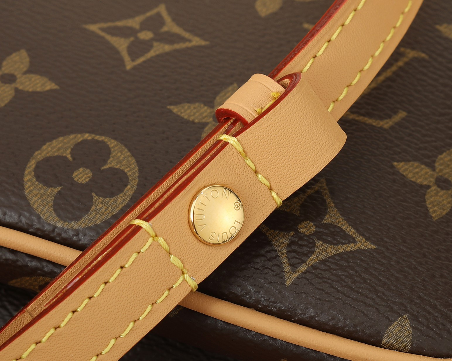 LV Liv Pochette M83008 9.6 x 5.3 x 2.6 inches