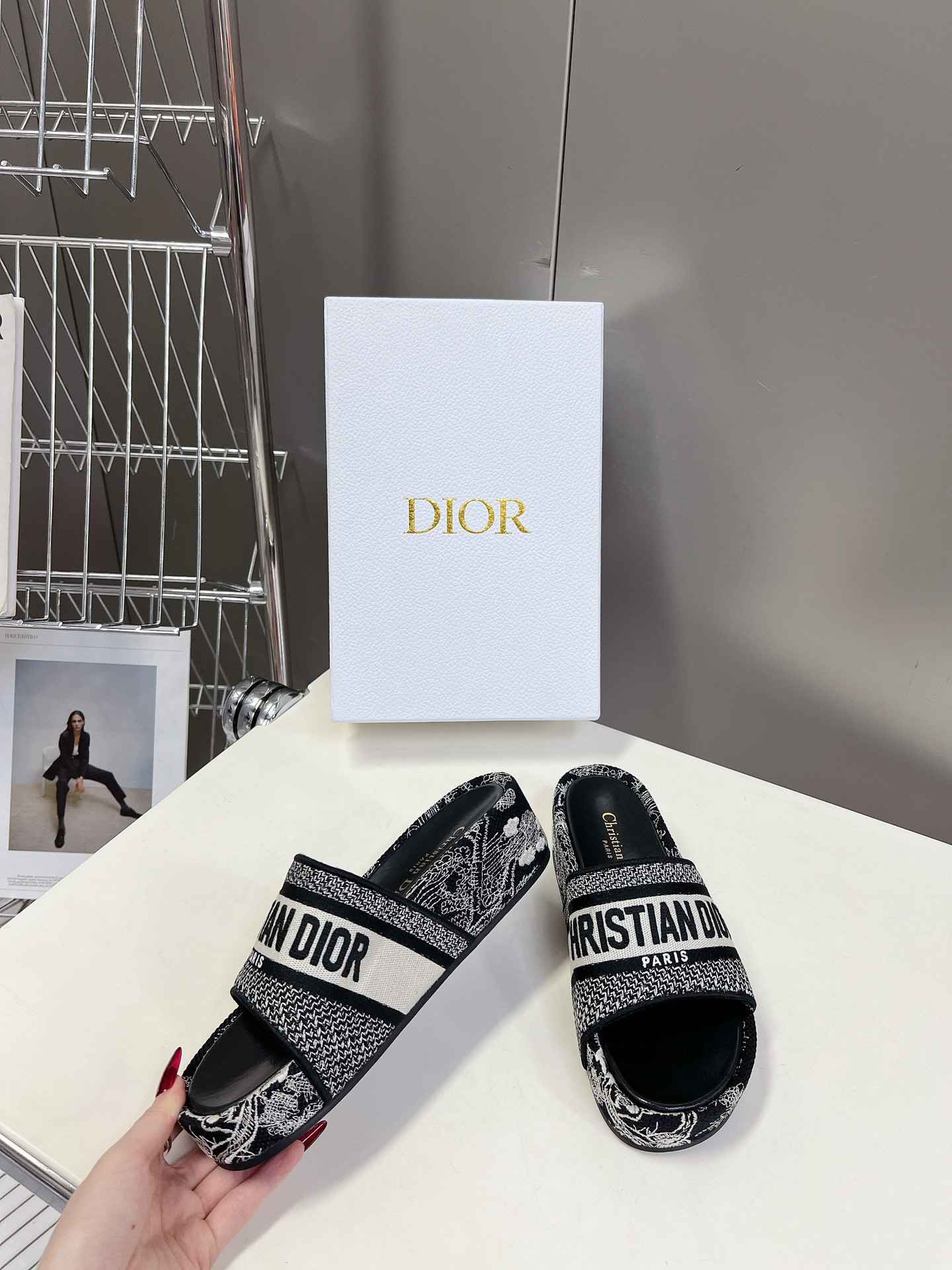 ua D*or platform sandals