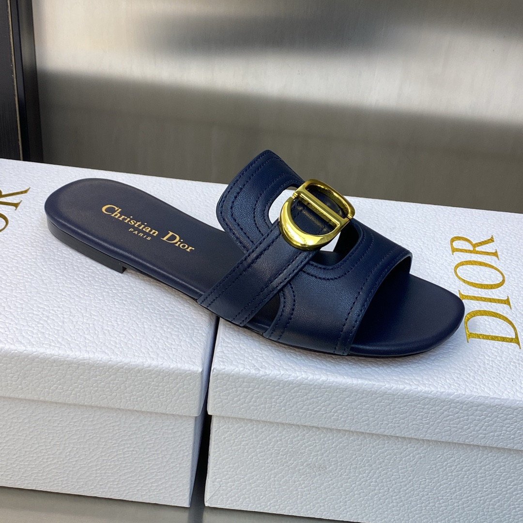 ua D*or 30 montaigne slide