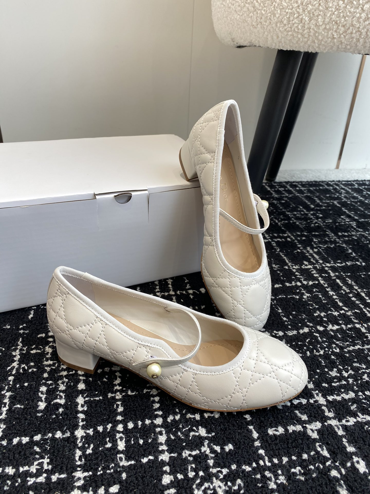 ua D*or ballet pump white