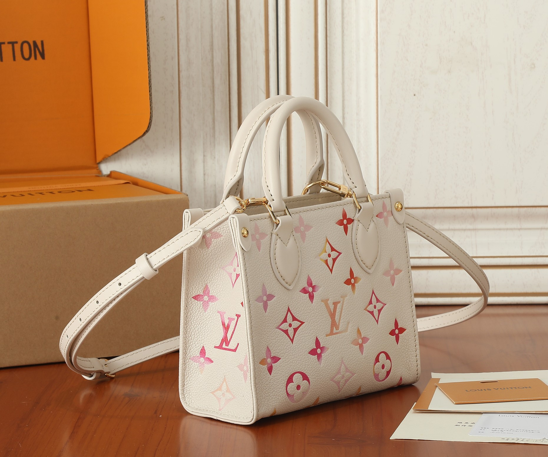 LV OnTheGo BB M47115 7.1 x 5.9 x 3.3 in