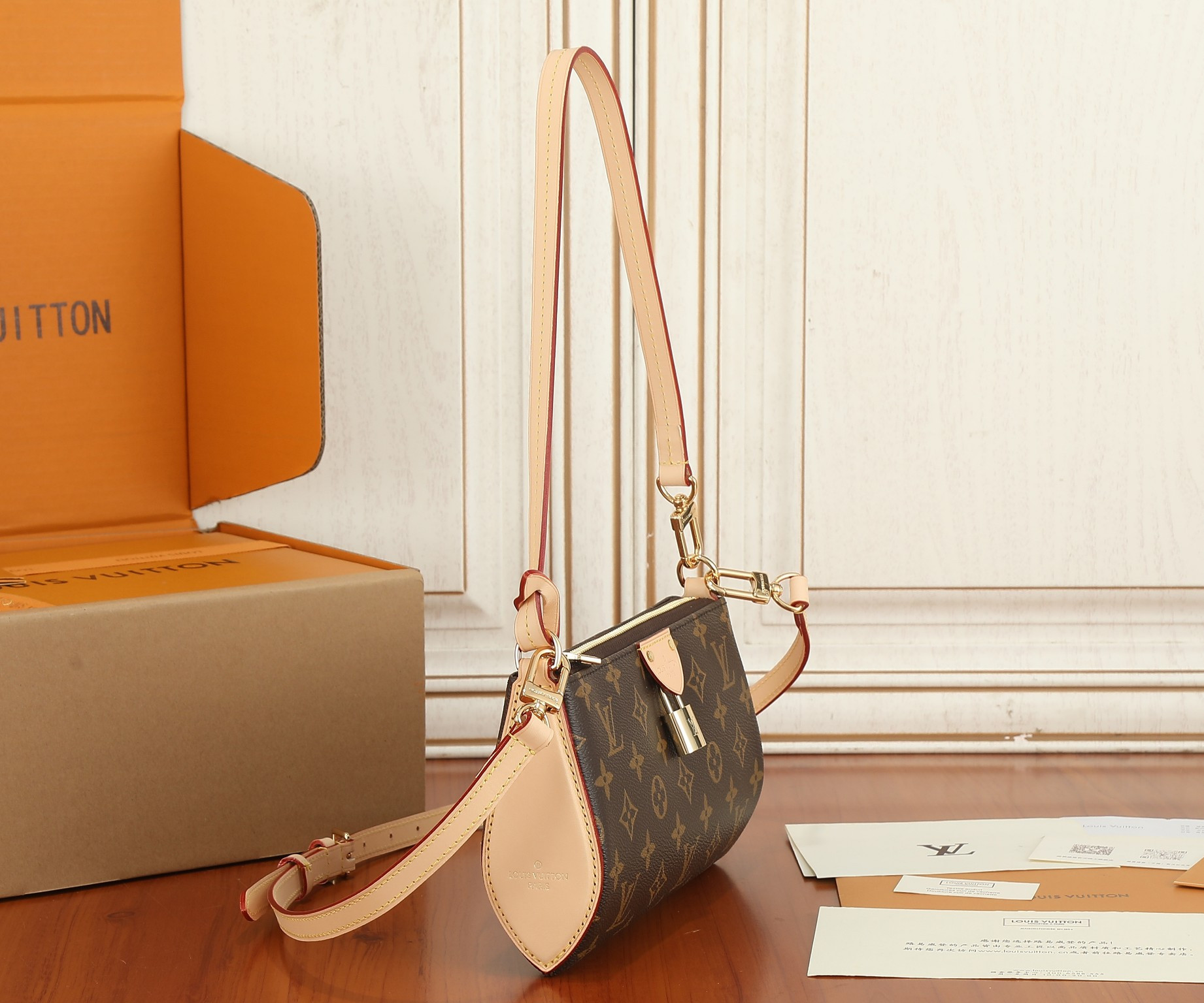 LV Pochette Tirette M12859 8.7 x 4.7 x 2.2 in