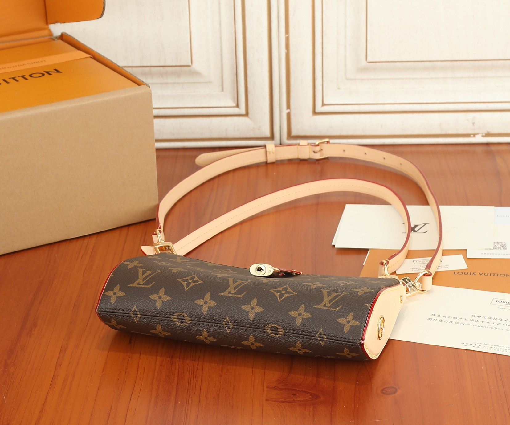 LV Pochette Tirette M12859 8.7 x 4.7 x 2.2 in