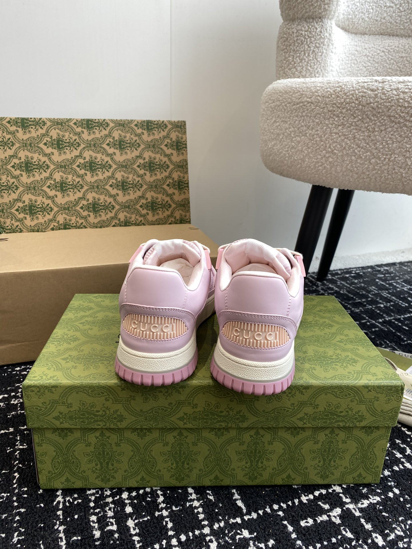 ua G*u*i low-top sneaker