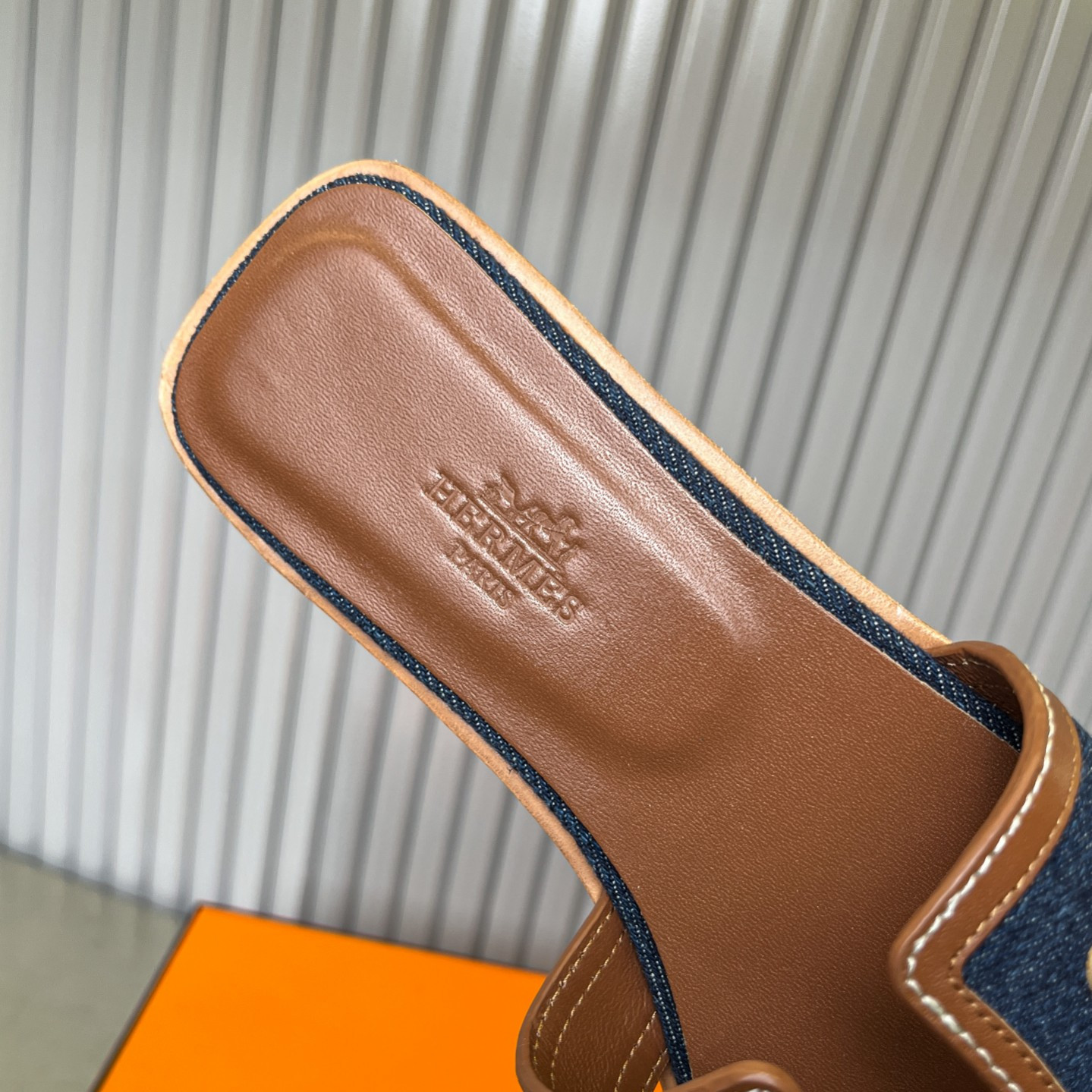 ua H**mes oran sandal