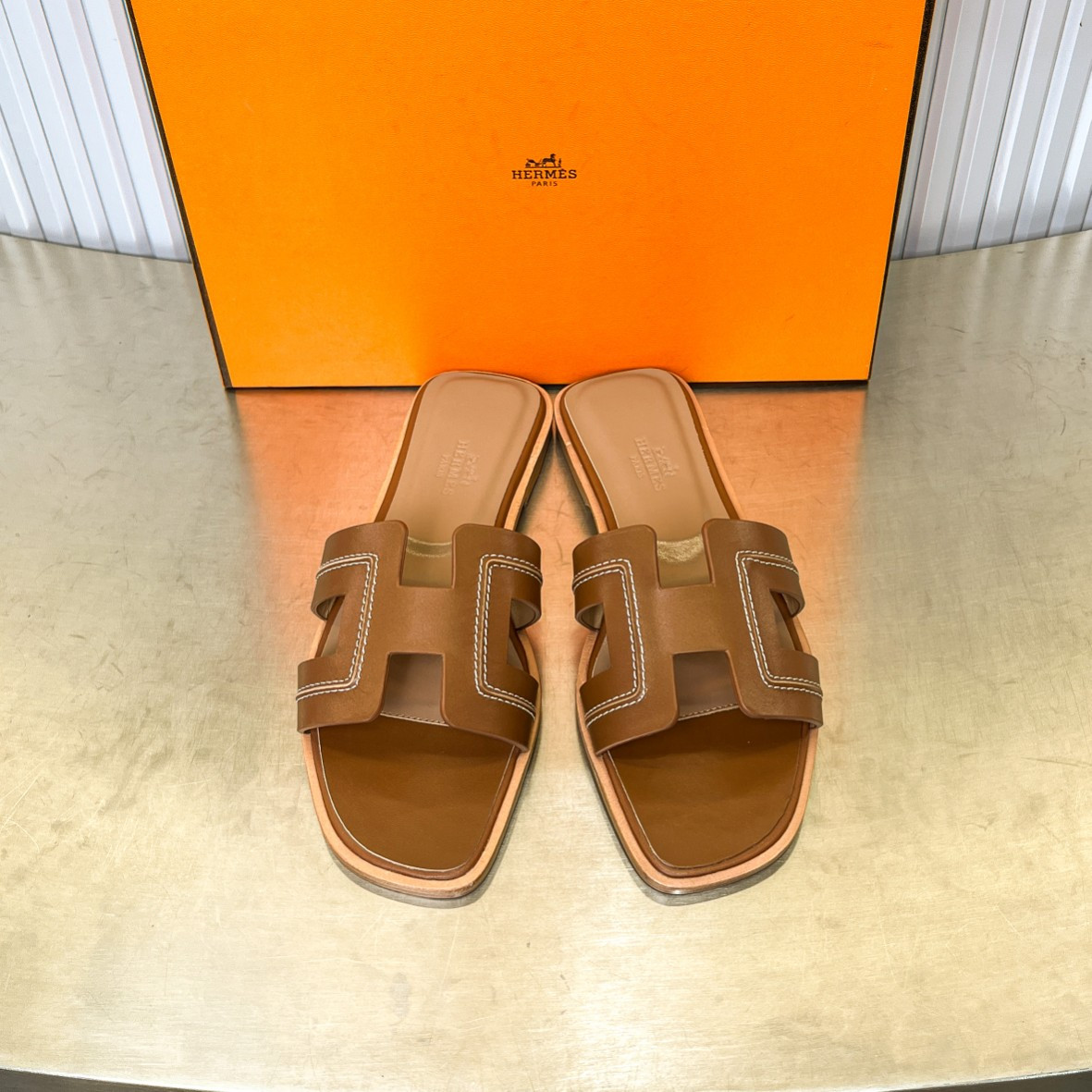 ua H**mes oran sandal