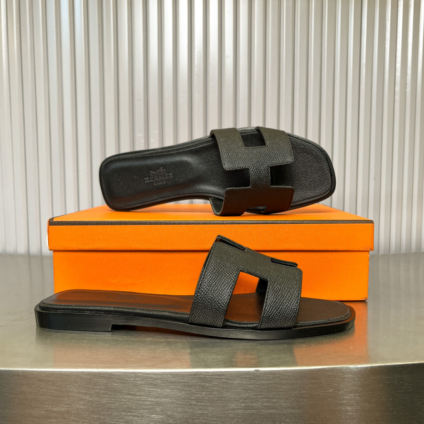 ua H**mes oran sandal