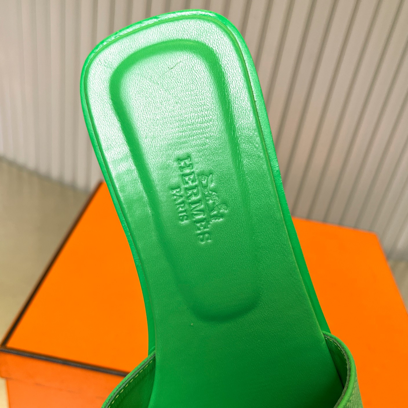 ua H**mes oran sandal