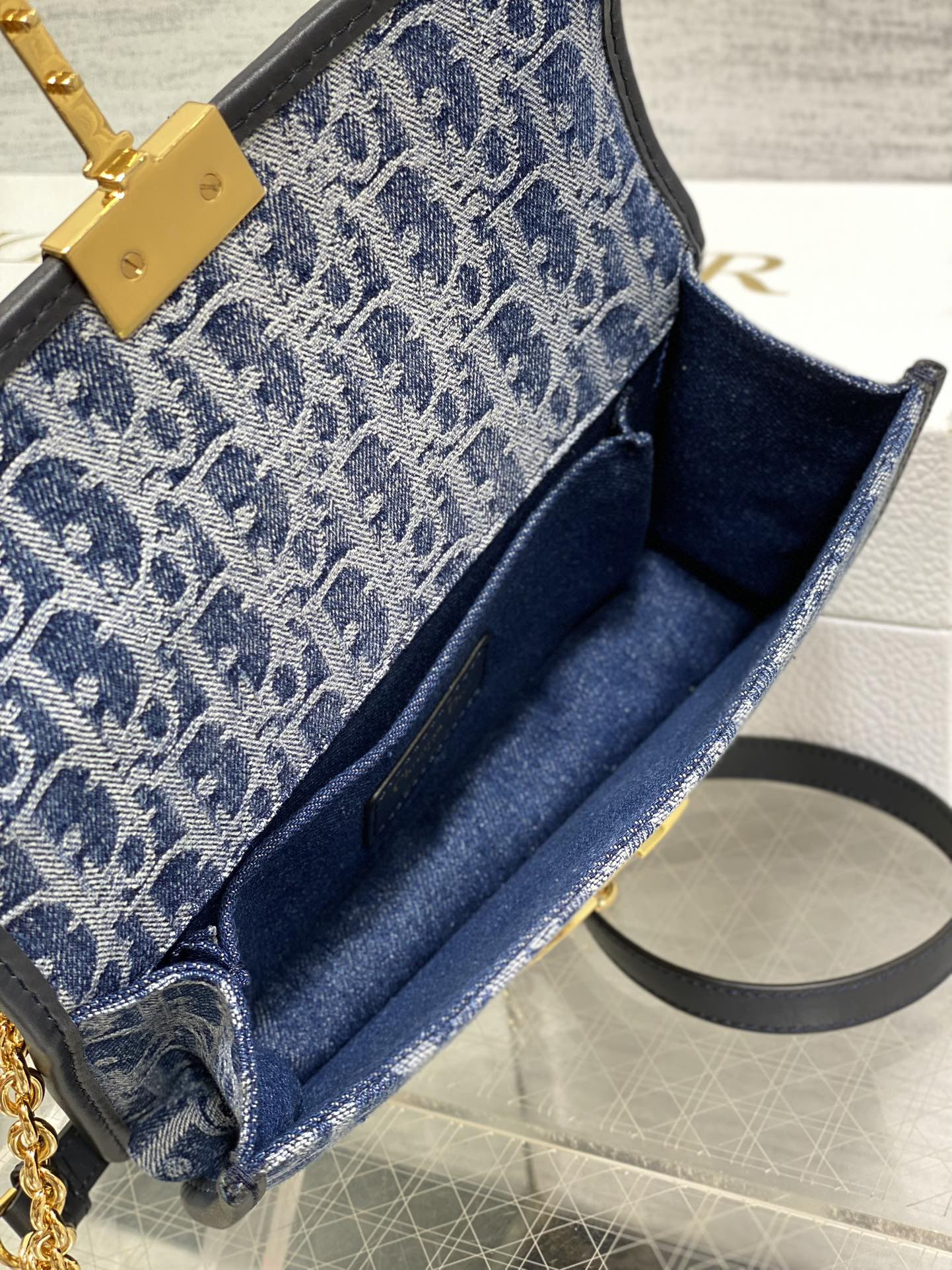 d*or 30 montaigne east-west bag with chain blue De*1m d*or oblique jacquard 21 x 12 x 6 cm