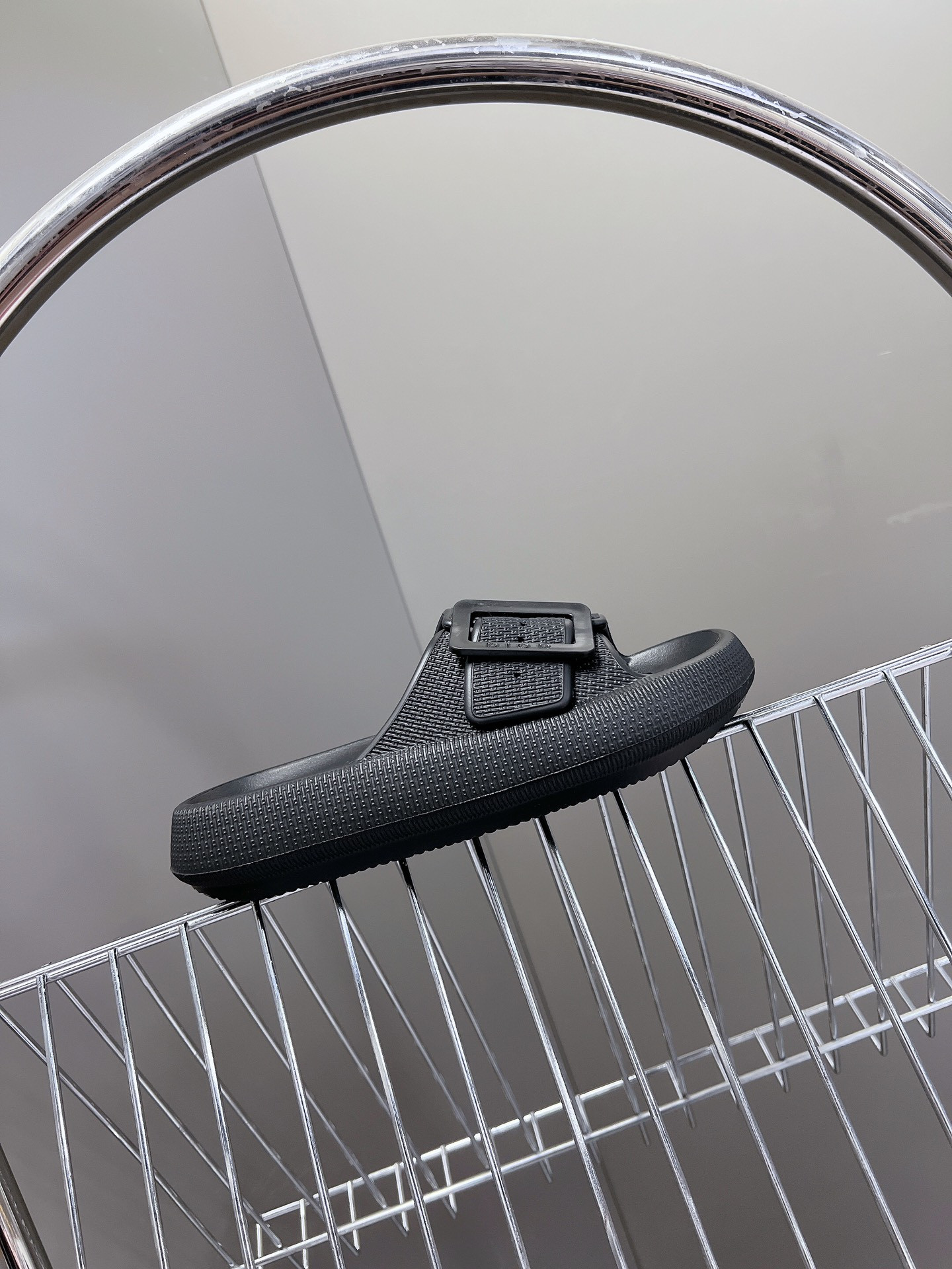 ua D*or slide