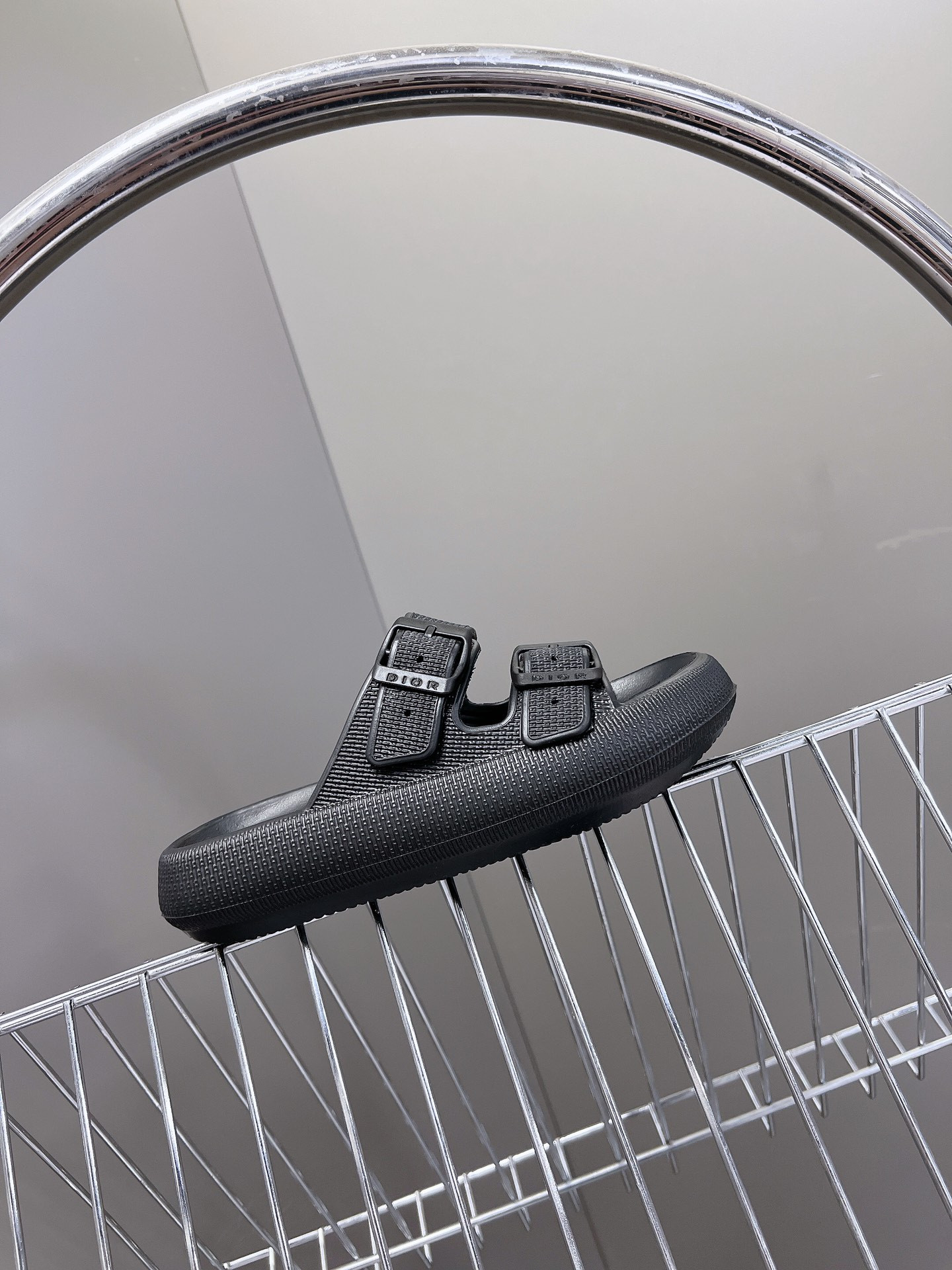 ua D*or slide