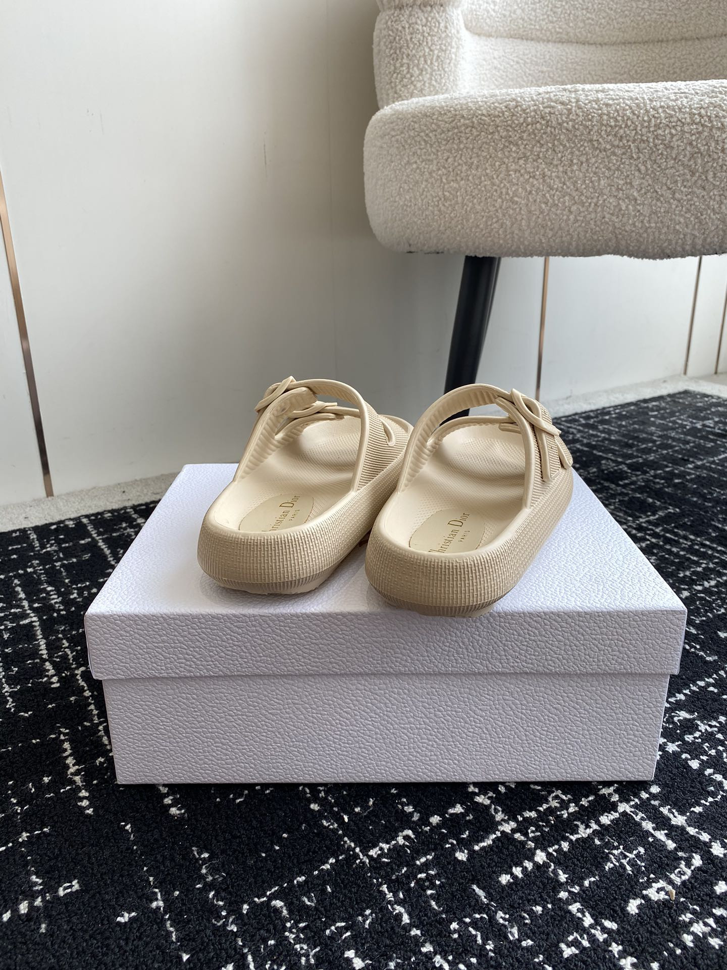 ua D*or slide