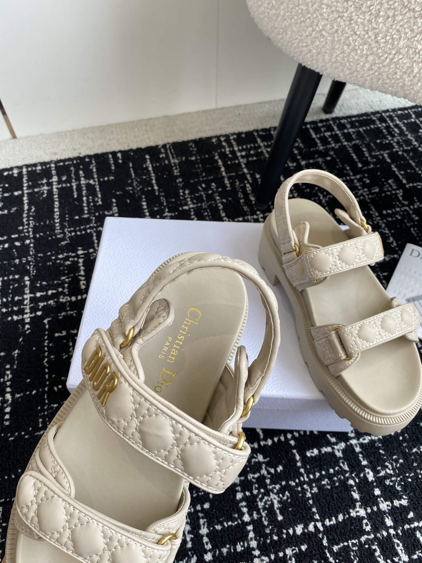 ua D*oract platform sandal