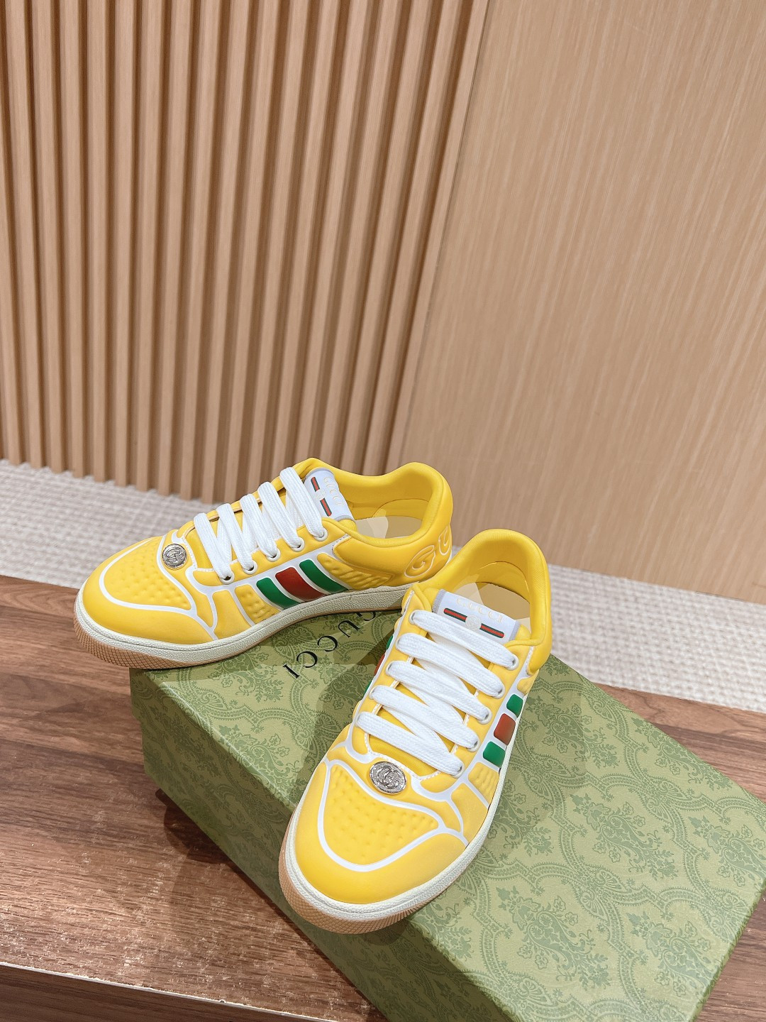 ua G*u*i screener sneaker with web
