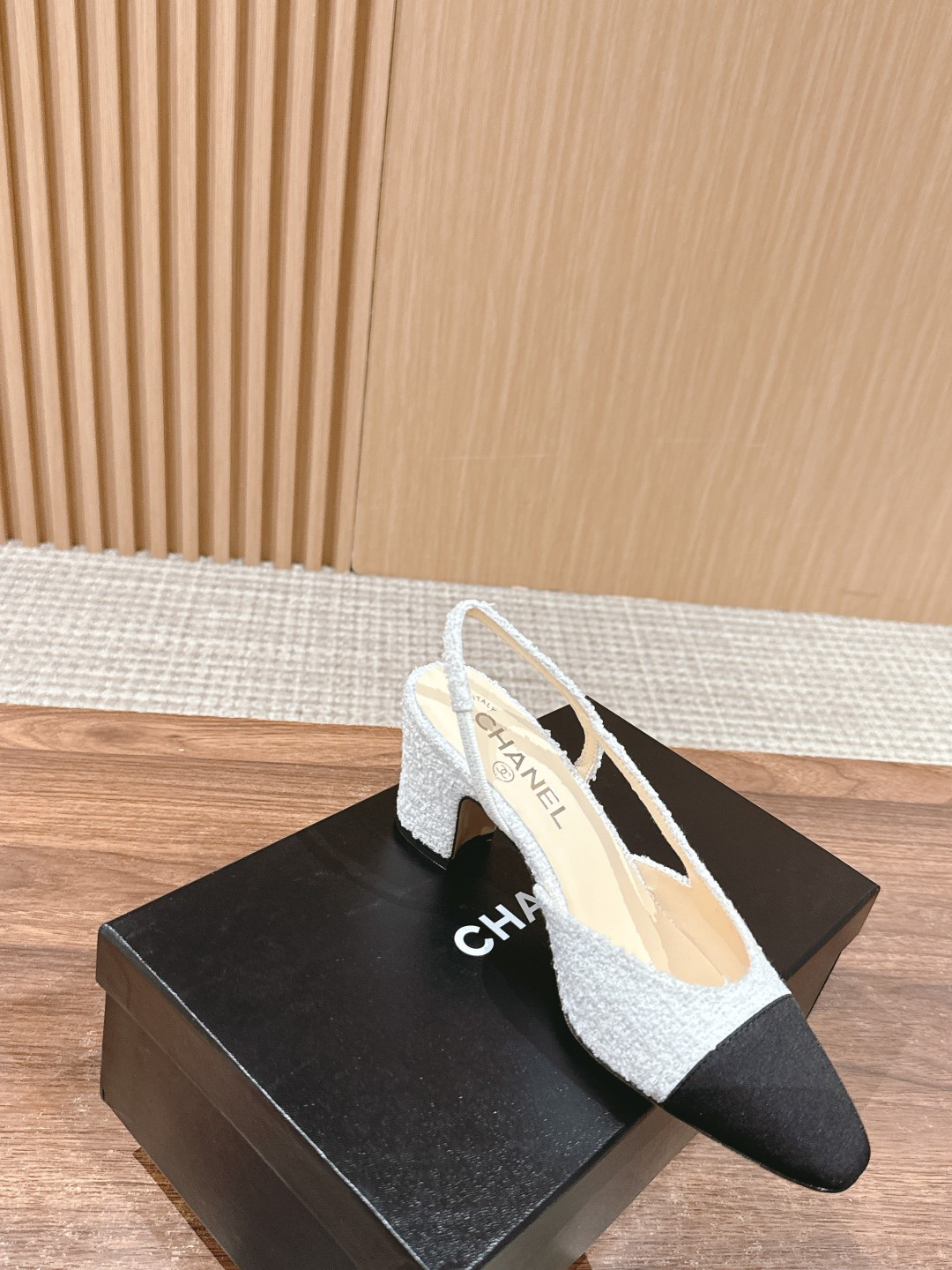 ua Ch*el slingbacks