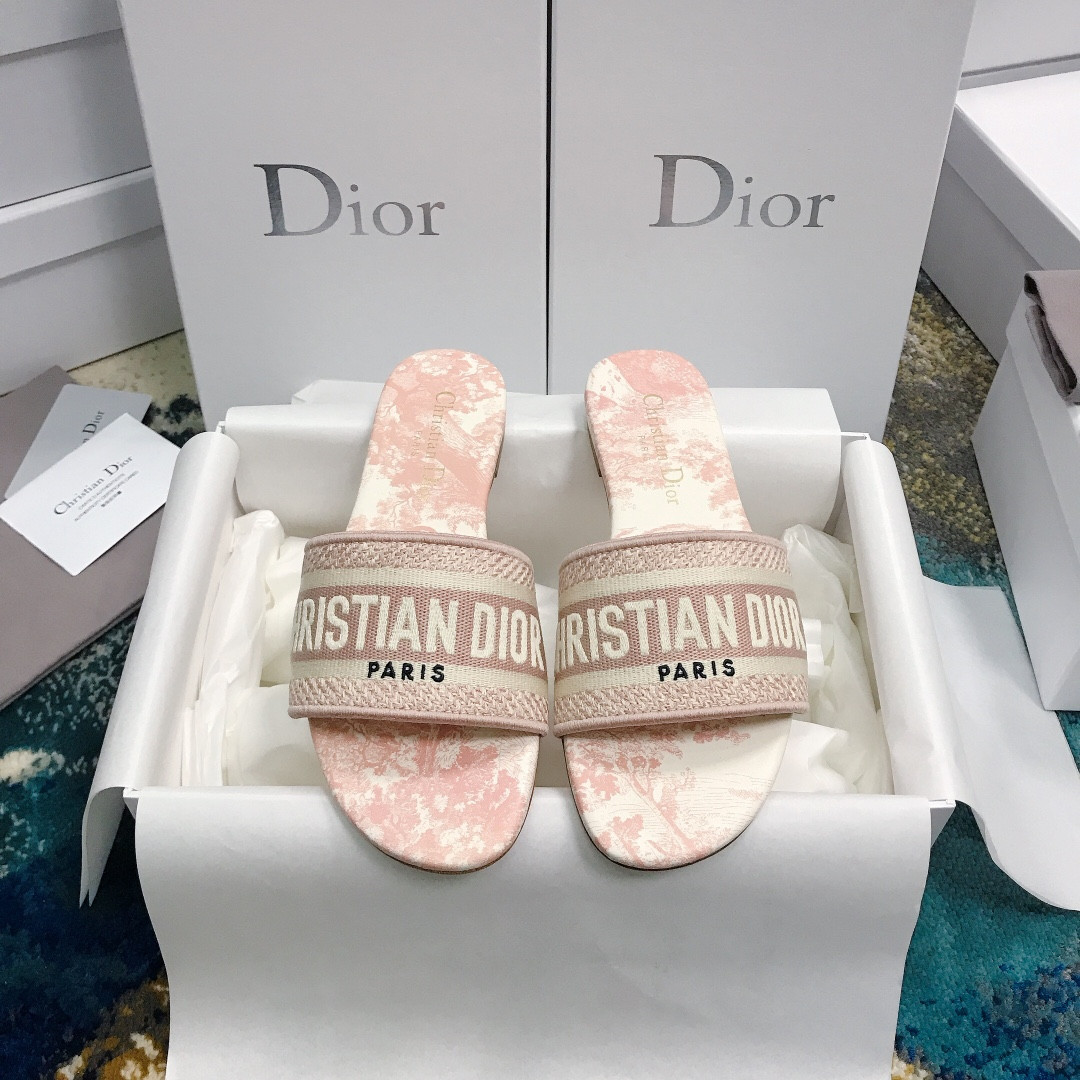 ua D*or dway slide