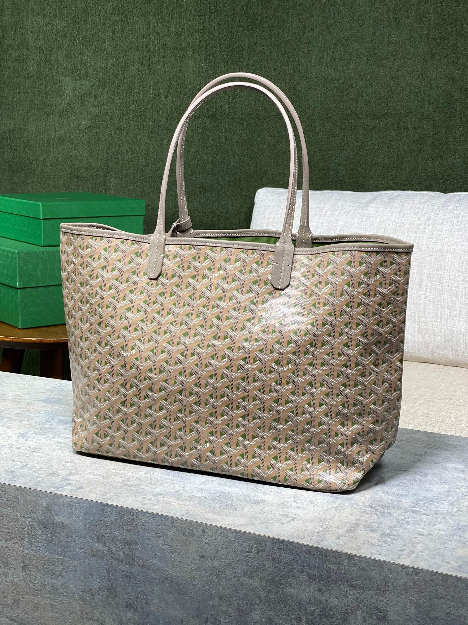 Go*ard small saint l0*is bag 28 cm x 15 cm x 34 cm