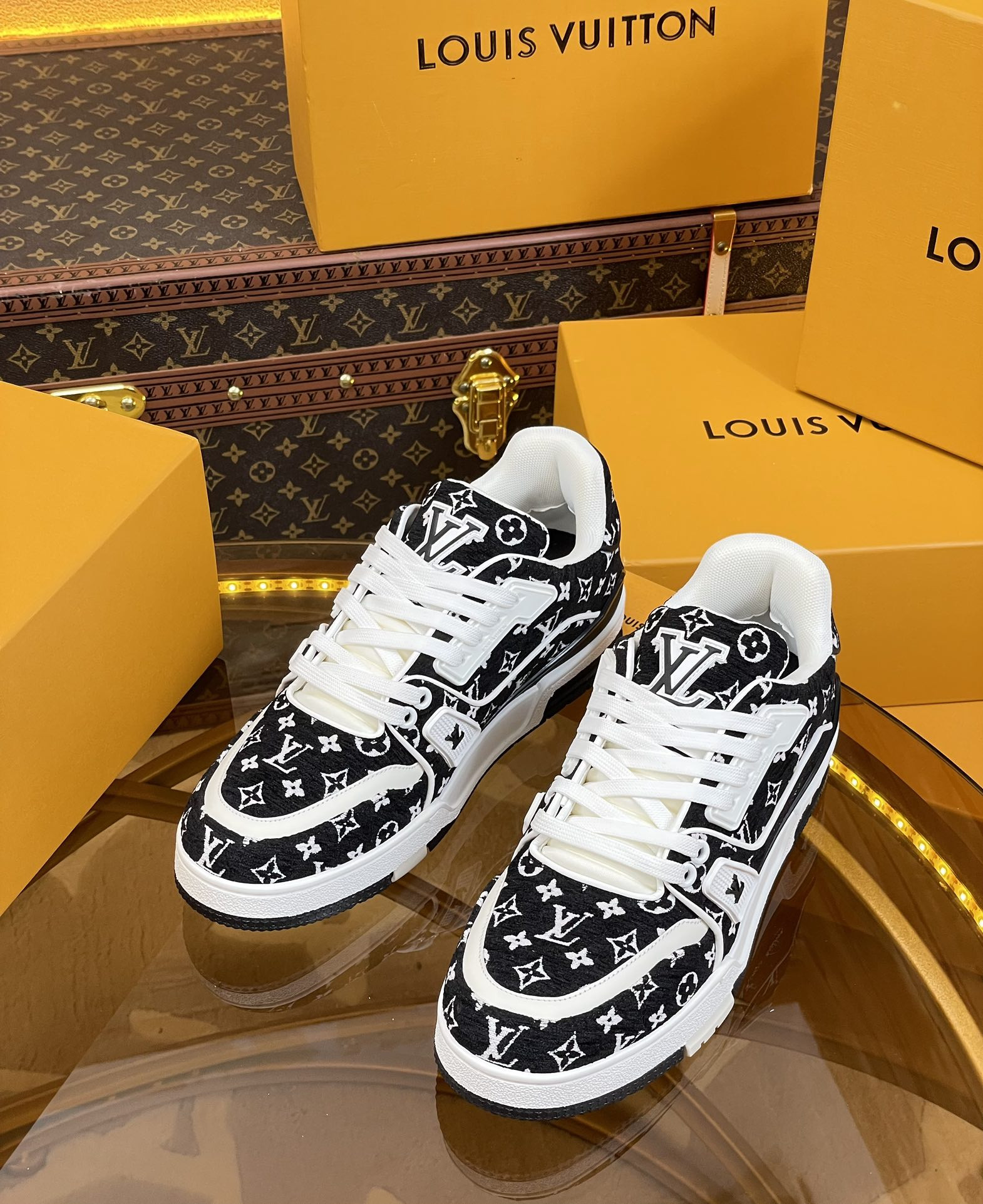 UA LV Trainer Sneaker