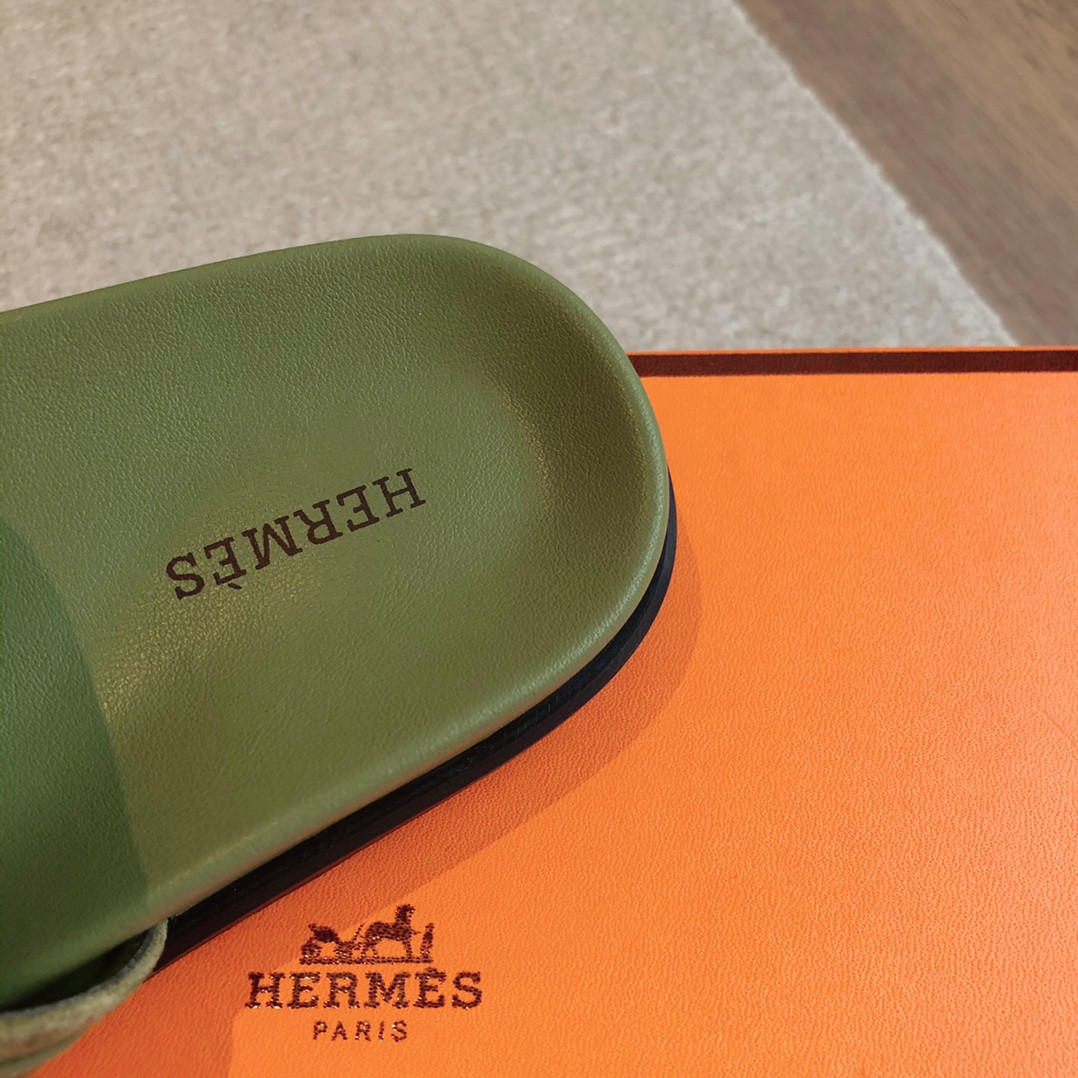 ua H**mes empire sandal