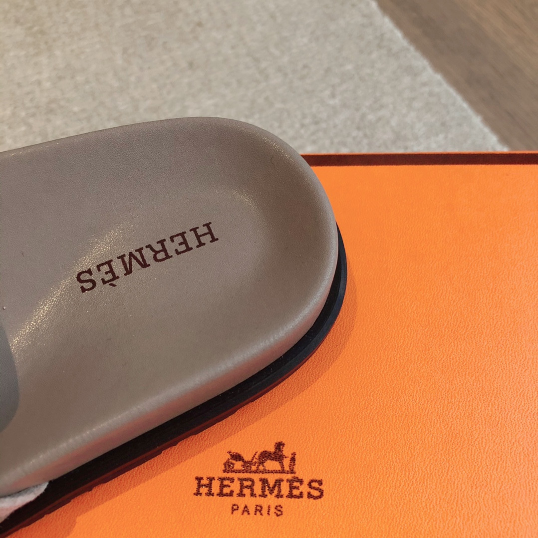 ua H**mes empire sandal