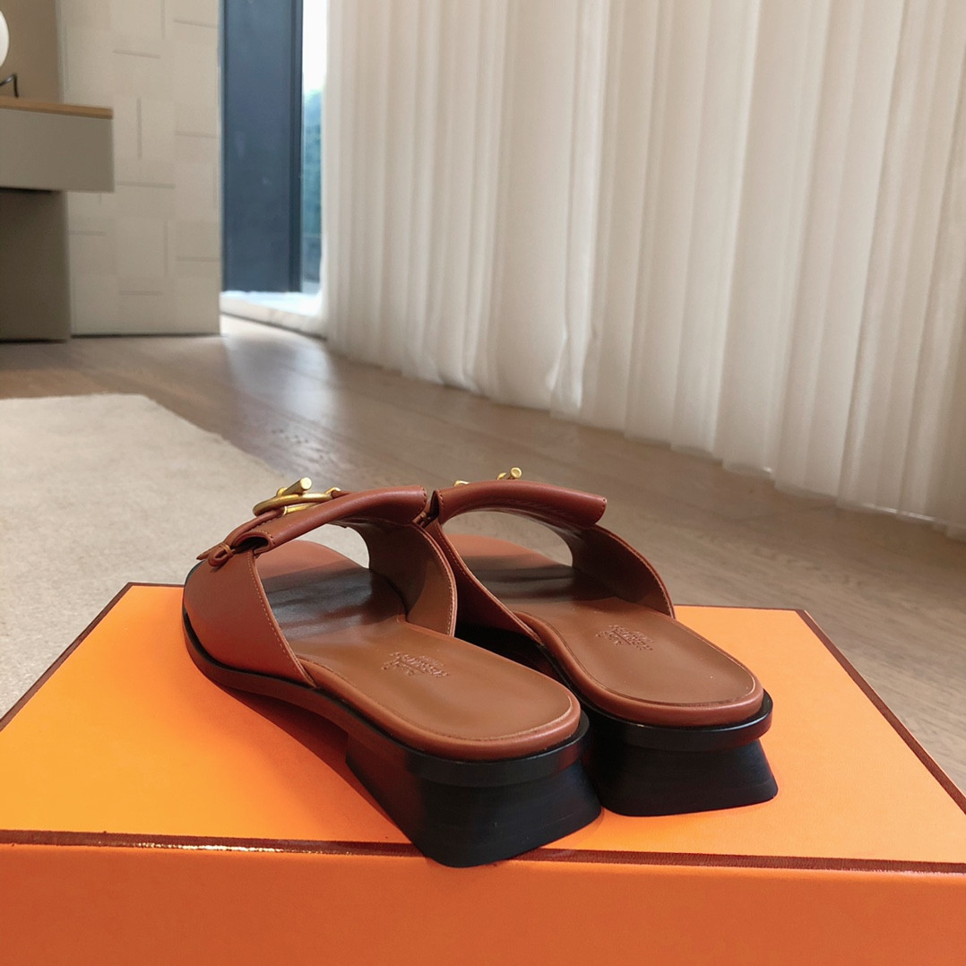 ua H**mes isle sandal