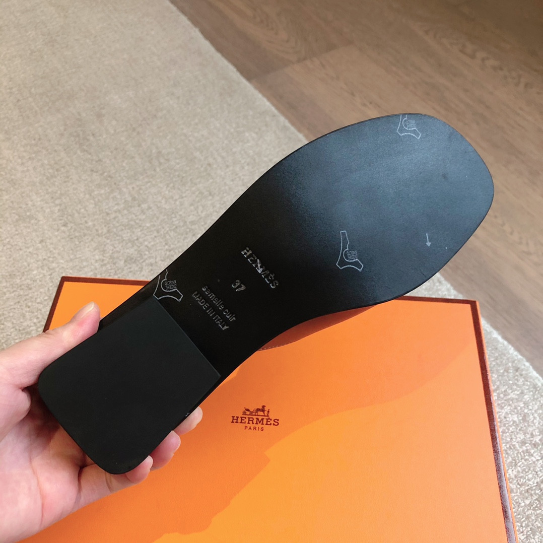 ua H**mes isle sandal