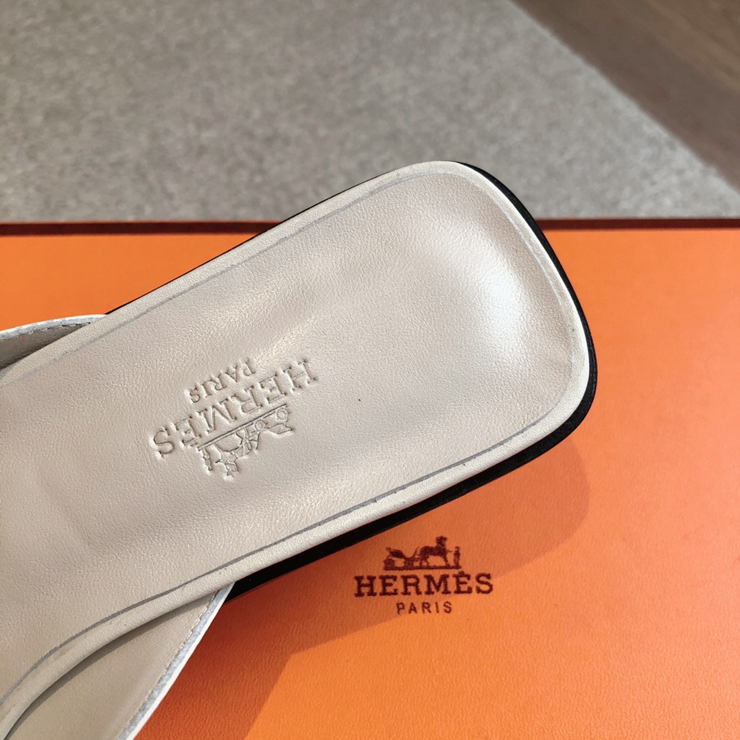 ua H**mes isle sandal