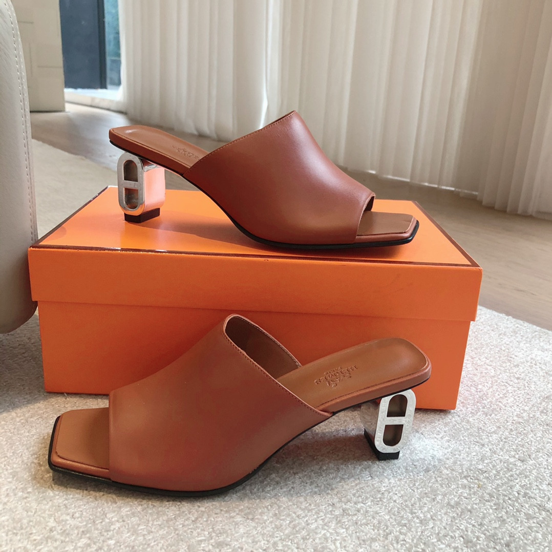 ua H**mes iconique 60 sandal