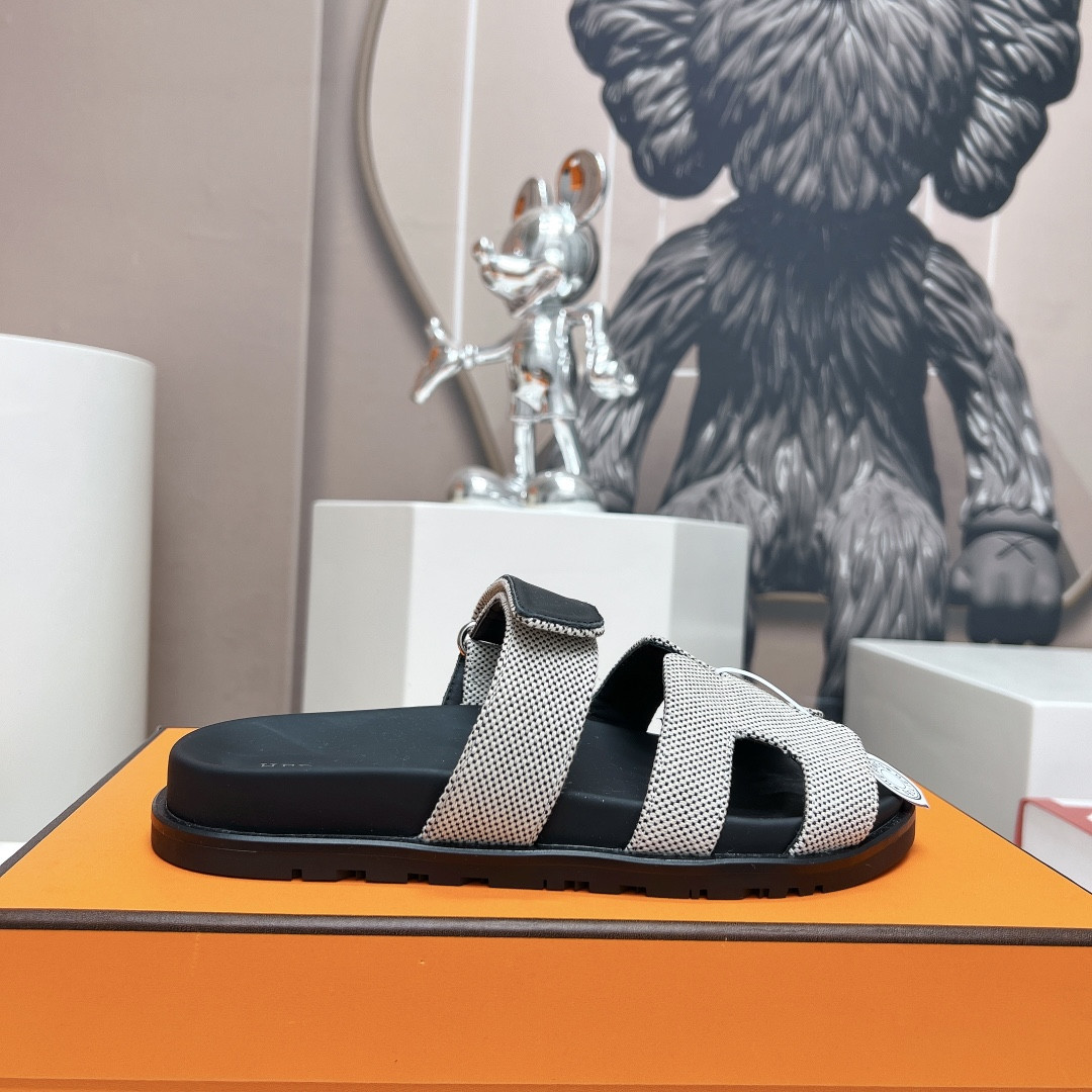 ua H**mes chypre sandal