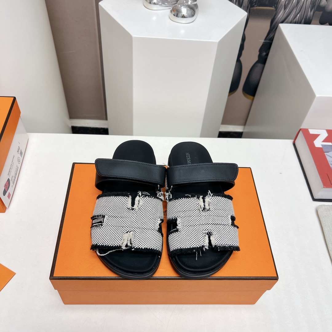 ua H**mes chypre sandal