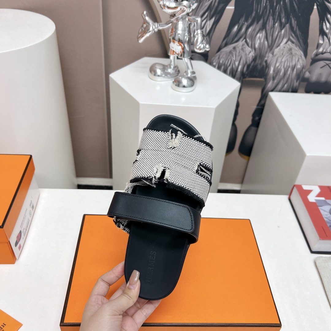 ua H**mes chypre sandal