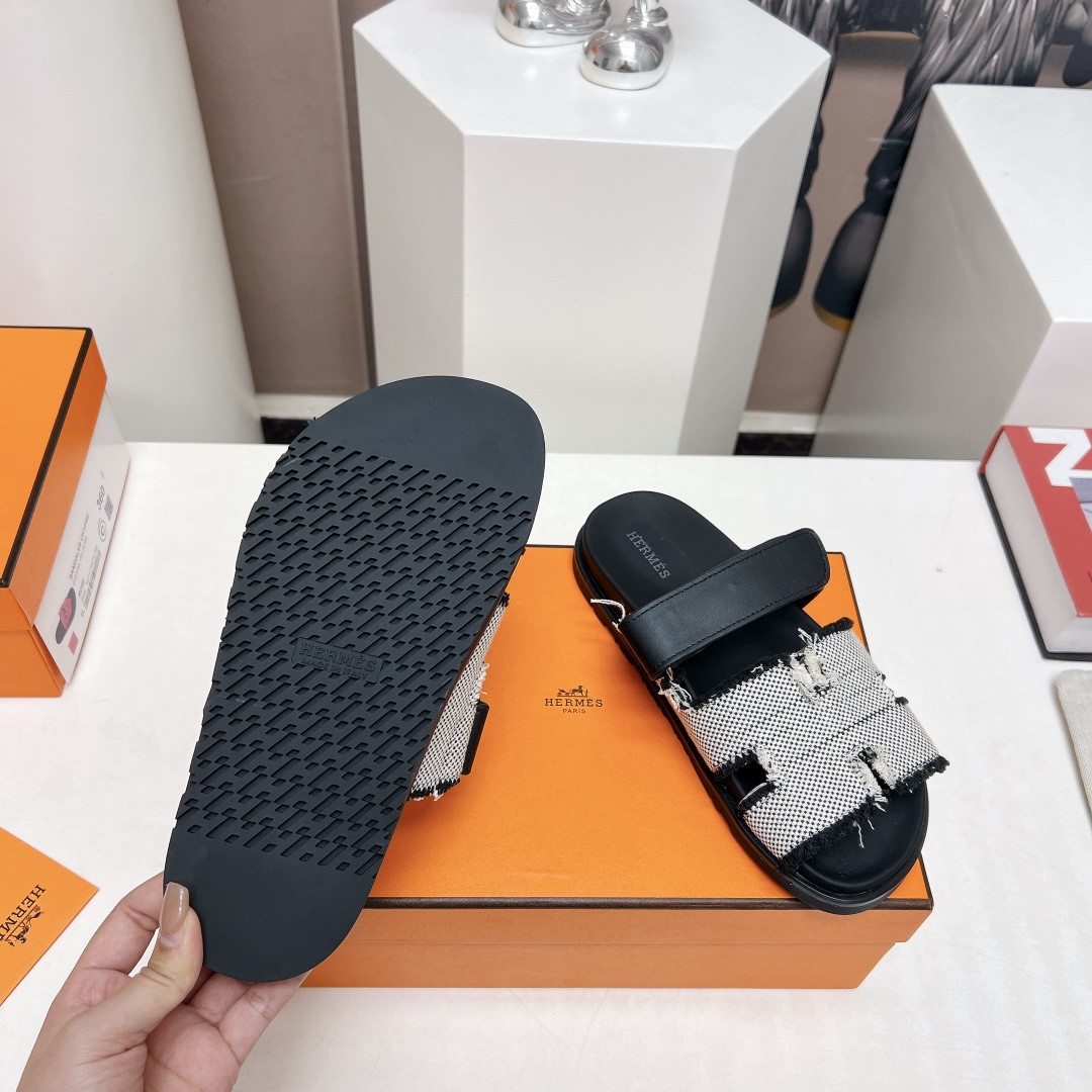 ua H**mes chypre sandal