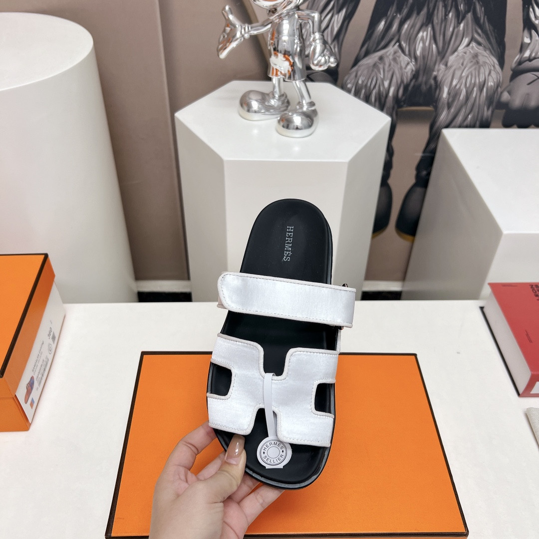 ua H**mes chypre sandal