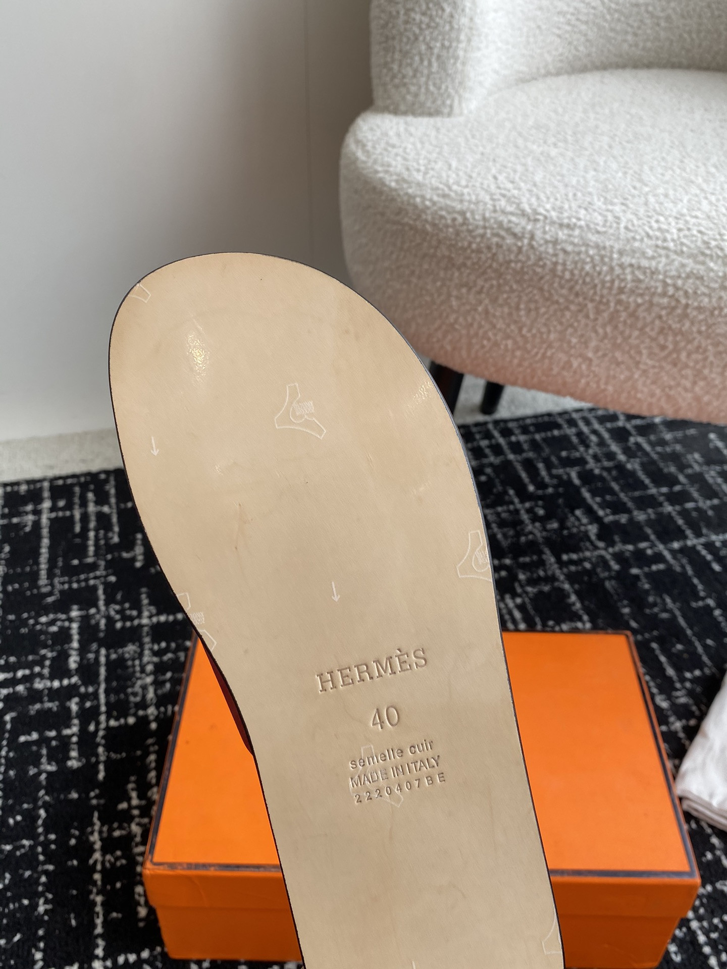 ua H**mes izmir sandal